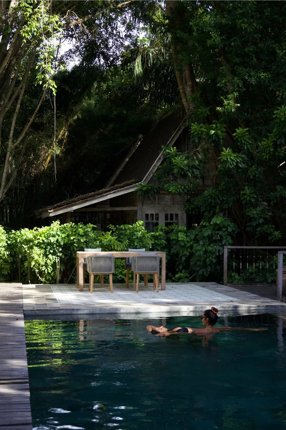 La piscine entourée de végétation lors d’une retraite RESPIRA passée à Bali